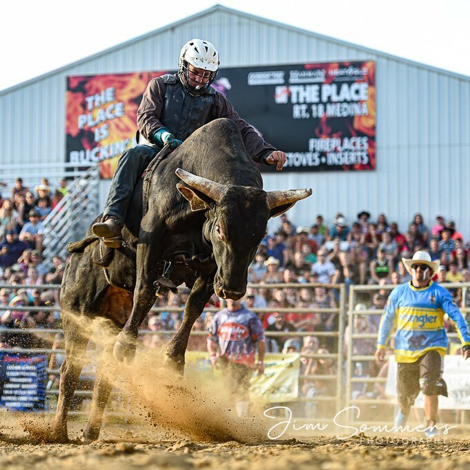 AkronJob's tweet photo. TGIF! Hopefully the rain will hold off. Going to try to shoot down at Fox Hollow for the first time. #gocreate #getyousomeofthat #tgif #rodeo #bullriding #foxhollow #gosebra #buckinohio #rodeolife #rodeotime #rodeophotography #nikon #d4s #70200mm #cowboy… https://t.co/VBVl5lbw8l https://t.co/Chf5fbV27F