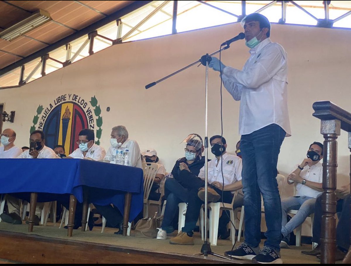 prospericarlos's tweet photo. Gracias #Falcon desde Coro nuestro compañero @sirit_eliezer junto al CES, ratifican el apoyo irrestricto a @hramosallup y la institucionalidad de @ADemocratica hoy más que nunca los adecos estamos firmes con #Venezuela 
#ADNoSeVende https://t.co/Vb6i2SNDDH
