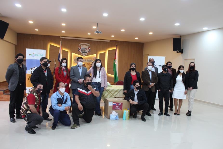 GobCordilleraPy's tweet photo. Junto a la Secretaría Nacional de Cultura, la Gobernación de Cordillera realizó hoy la primera entrega de Asistencia a Artistas del Departamento. Cerca de 300 trabajadores de la cultura, cuyas opciones laborales se vieron afectadas por la pandemia, recibirán un kit de víveres. https://t.co/hhD0ZNWlzK