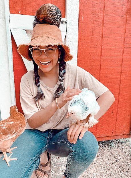 MercerADPi's tweet photo. soaking up the last few weeks of summer, but we can’t wait to be back on campus with our sisters! ✨💙 https://t.co/QUfTz1qgLR