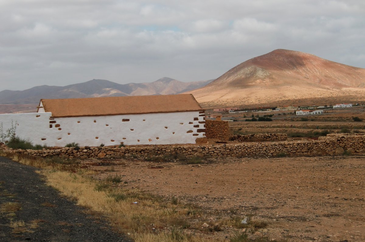 bermaxo09's tweet photo. #fotografia #photography #Tefia #street #streetphotography #streetphoto #streetphotographer
Casa ....Arquitectura majorera Museo de La Alcogida #Fuerteentura #Canarias https://t.co/AAq2k8nzOn