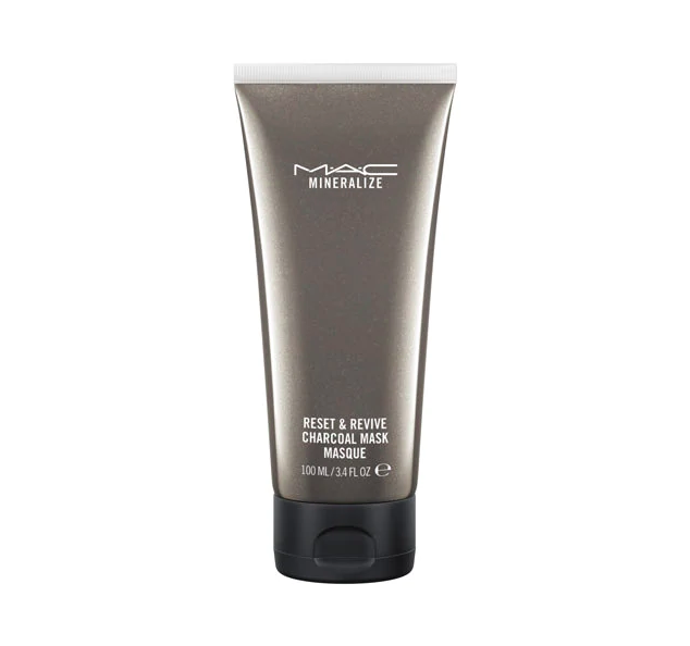 davelackie's tweet photo. I'm giving away MAC Cosmetics' Reset &amp; Revive Charcoal Mask! To enter, follow @davelackie &amp; RT https://t.co/hXPmLB6FXJ