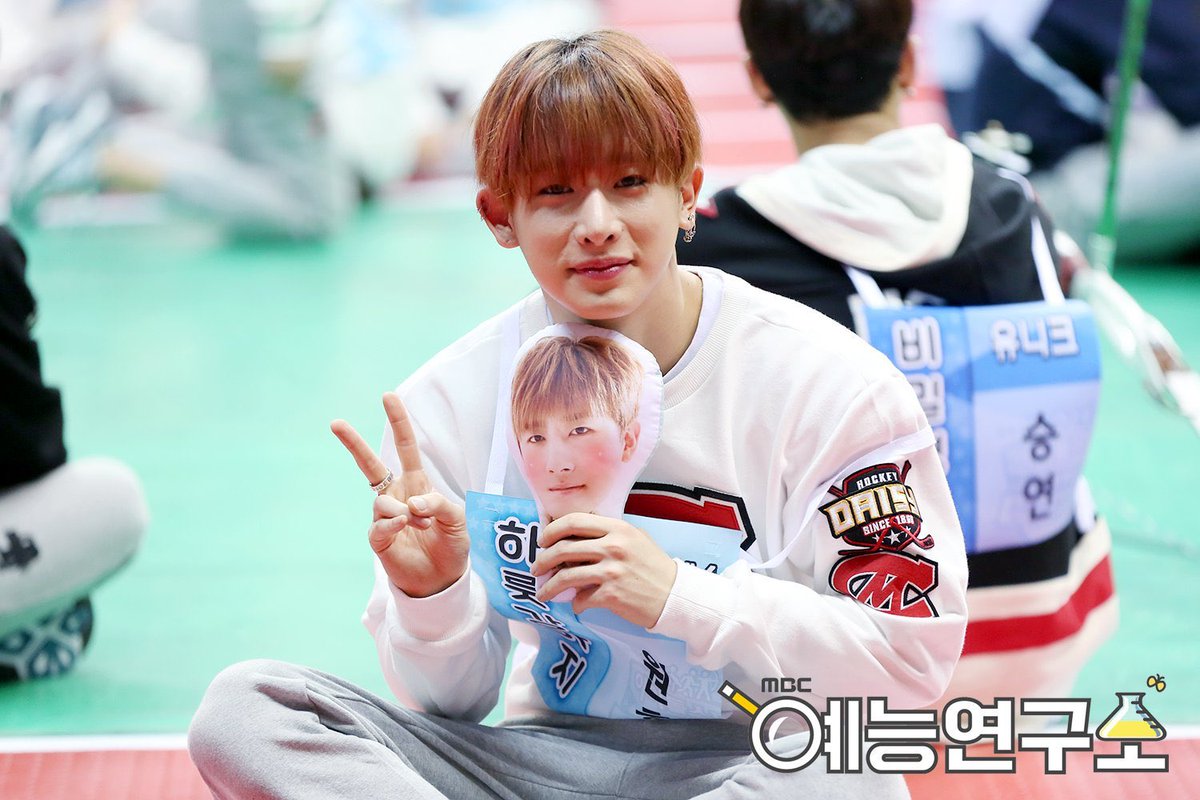 wonkyunarchive's tweet photo. wonho bringing changkyun pillow head with him everywhere bc kyun was injured at the time https://t.co/ThZLQaTCB4