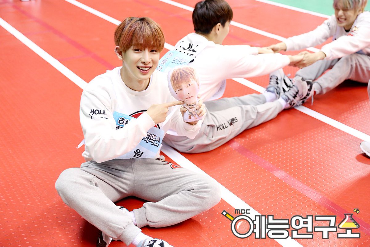 wonho bringing changkyun pillow head with him everywhere bc kyun was injured at the time