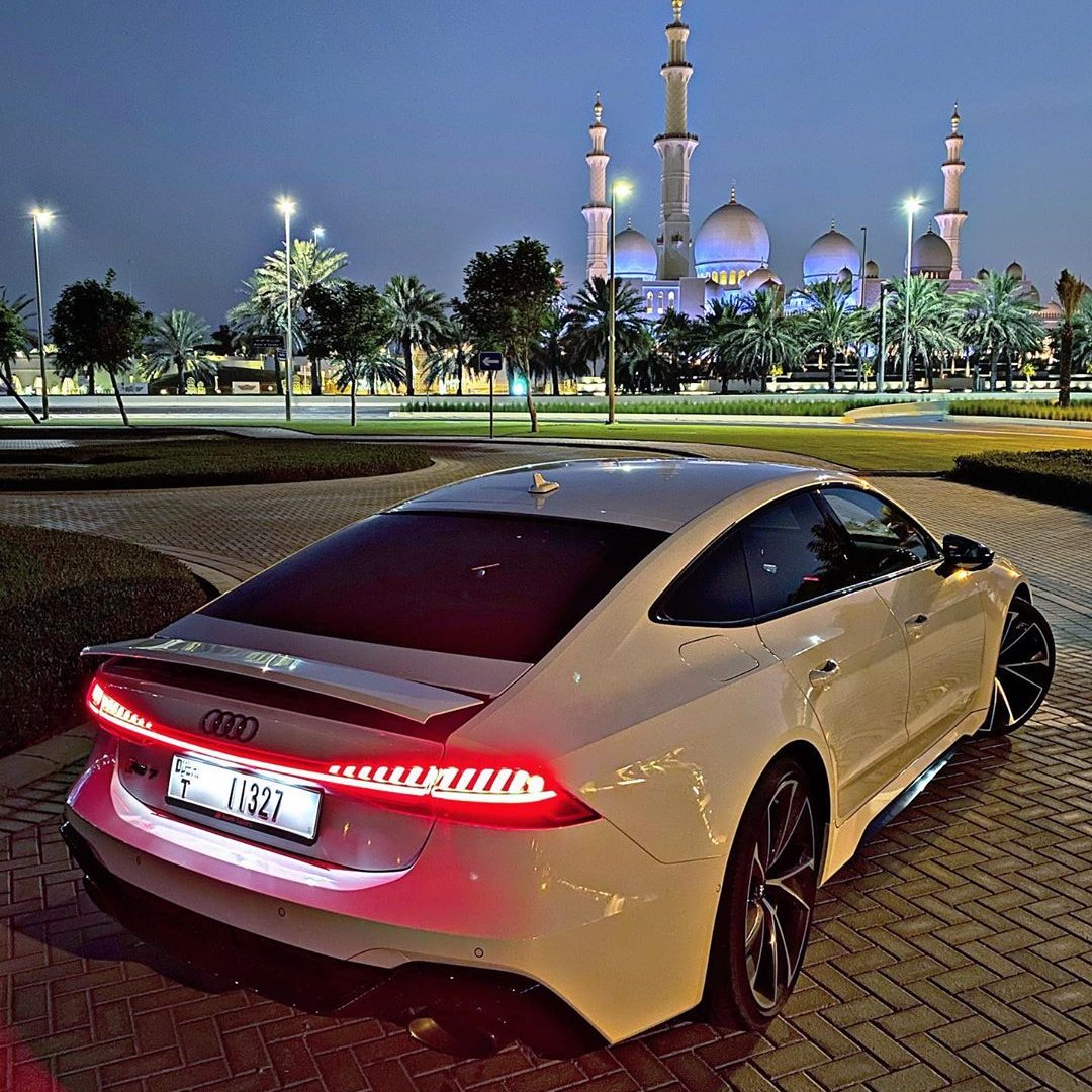 AudiMiddleEast's tweet photo. Enlightened. Audi RS 7. Reserved for the extraordinary: https://t.co/8rlz2xrPM6 #AudiMiddleEast #RS7 #PerformanceIsAnAttitude 📸 @ZaidZilla https://t.co/nglM5hLRRV