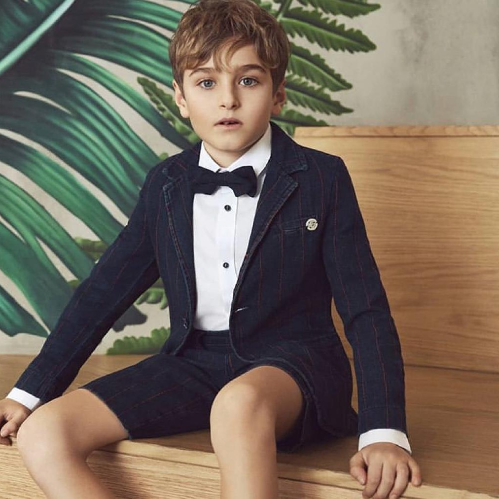 Sevdiklerinizle mutlu bir bayram geçirmeniz dileğiyle, iyi bayramlar. 🍭🍬