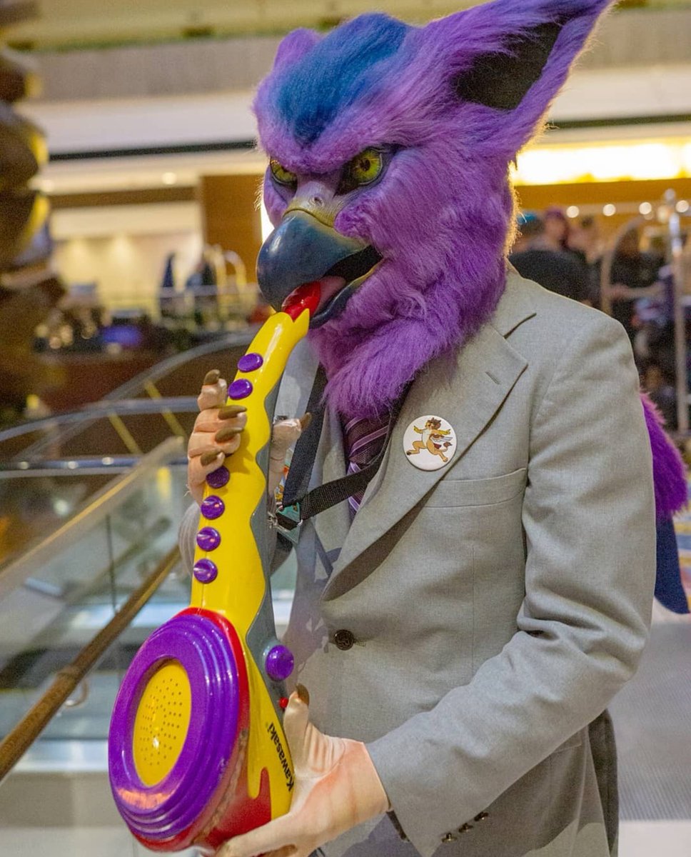 One...two...three...four...one...two...THREE MOTHAF#&$@!!
#FursuitFriday #saxaboom
🎵🎶🎷