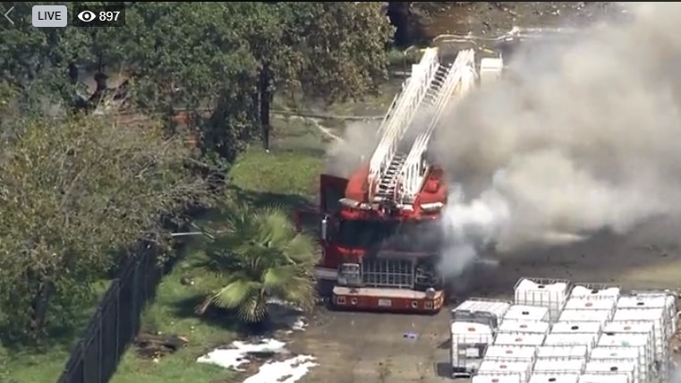 STATter911's tweet photo. Video: Houston ladder truck burns during hazmat building fire. Watch here- https://t.co/B6926alN0e #firefighters #firetruckburns https://t.co/XgP9JsvvnS