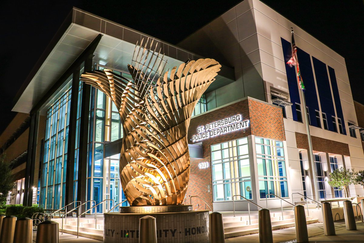 StPetePD's tweet photo. We know we have a beautiful building, but it's always nice when other people notice!

#stpetepd headquarters was recognized at the FL Secretary of State Awards as Outstanding Florida Main Street New Construction Project in the #EdgeDistrict.

👉 https://t.co/XJLCBv8O1i https://t.co/Zw6YmHeIc2