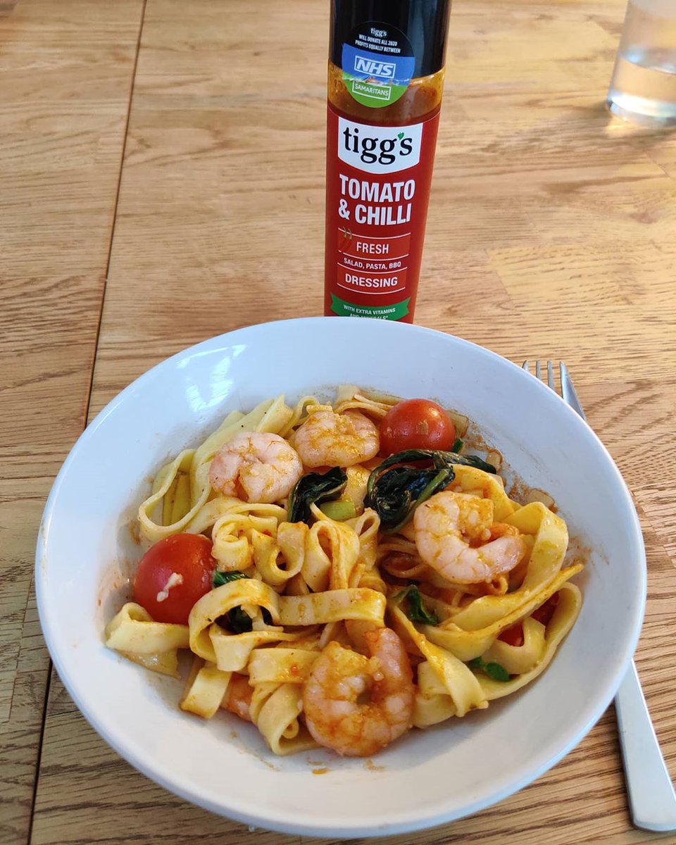 It's Friday, and that can mean only one thing. It's date night!

Why not cook your partner something special this evening? This prawn tagliatelle by SW Fen looks just right for a romantic evening.

Give it an extra kick with a drizzle of Tigg's Tomato and Chilli fresh dressing!