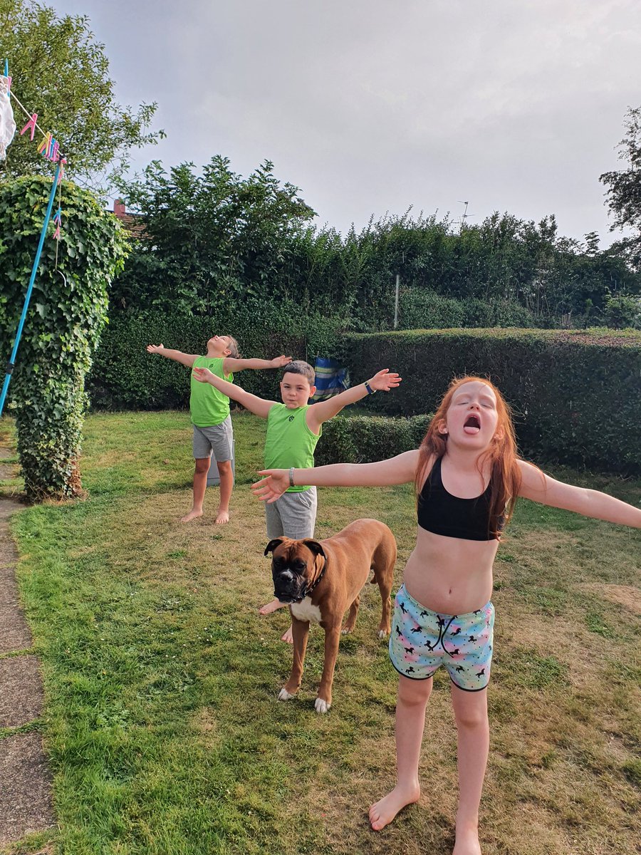 Roxy30163301's tweet photo. Dancing in the rain after a super hot day!! Or if your Rubie tasting the rain 🙈🤣

#summerhols #hottestdayoftheyear   #Thunderstorm  #bbqparty https://t.co/VJPeKzWwNG