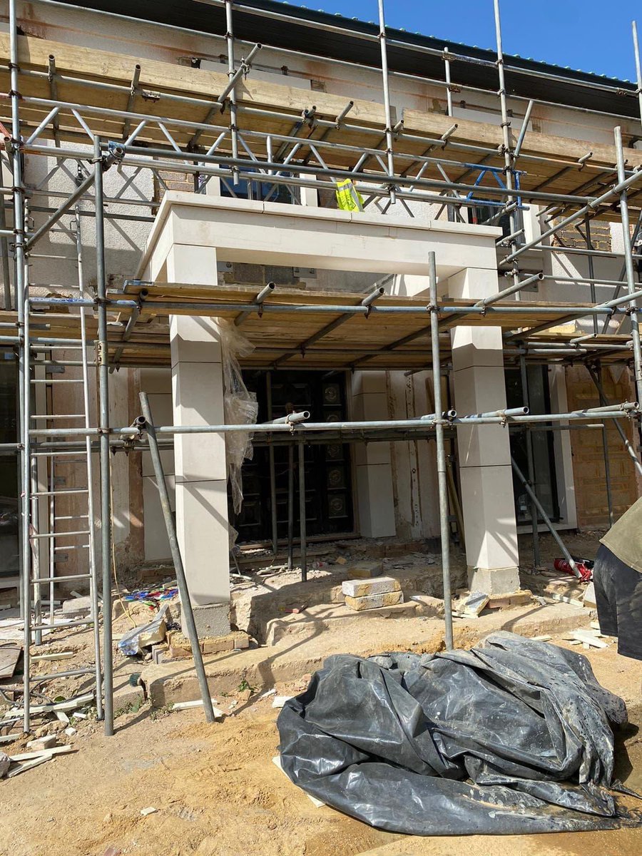 StoneworksL's tweet image. Esher-Nearly in the end soon the scaffold is coming down.
Londonstoneworks limited
