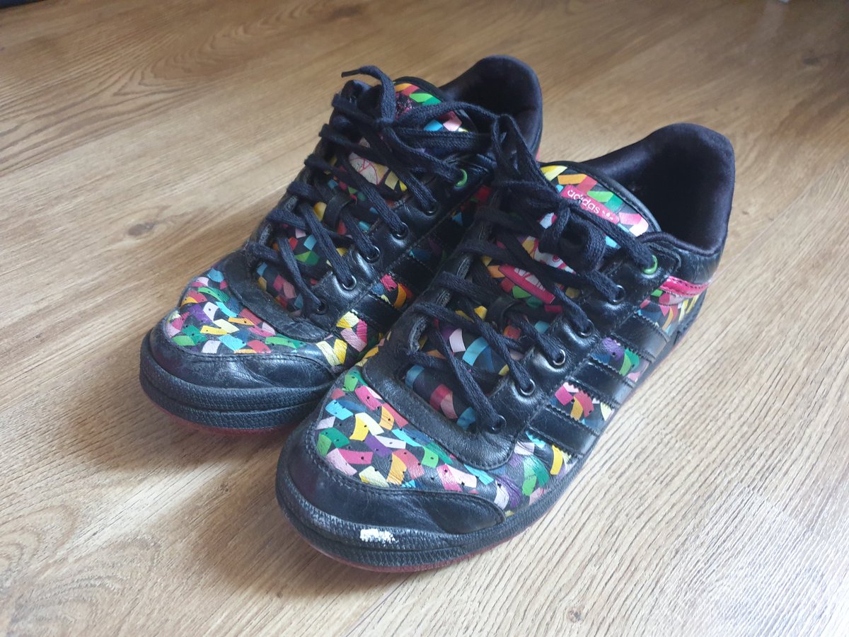 Dodididodo's tweet photo. @adidas [1/2] Dear Adidas, these shoes are from 2008. They're falling apart and I can't bring myself to throw them out, because they were given to me by my grandfather - on his dying bed. They're the last thing he ever spoiled me with. https://t.co/JCeNaPfqJ4