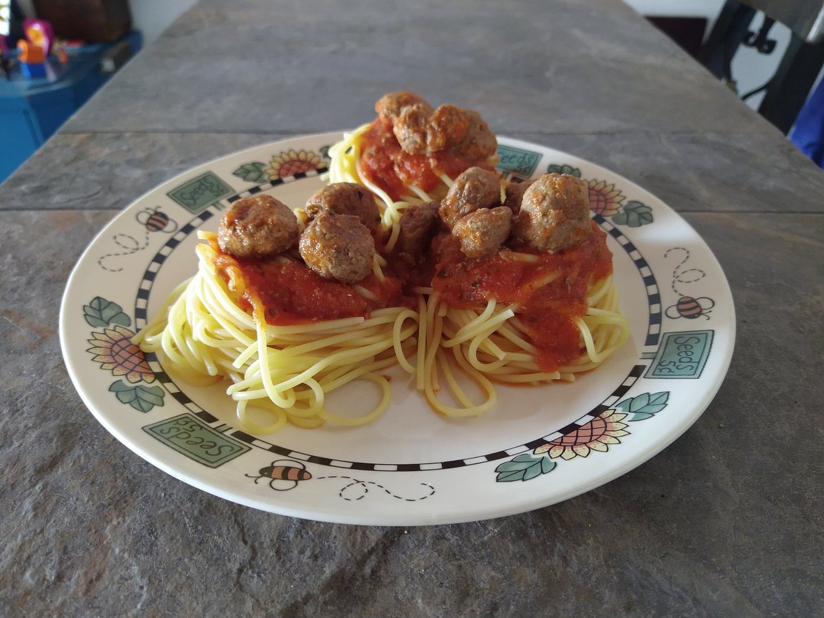 maestracci's tweet photo. Así quedó mi pasta con albóndigas ... Buen Provecho
#takenbyme #cookedbyme #pasta #meetballs #geekaime https://t.co/c7Dp0yLK5m