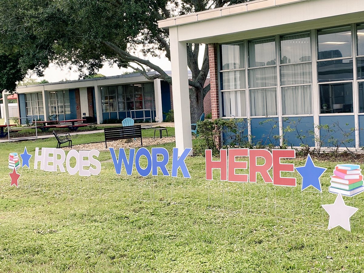HCPSLanier's tweet photo. We ❤️ our teachers and are so excited to welcome them back to school!!! #daretolead #heroesworkhere @HillsboroughSch https://t.co/N2hfi9J641