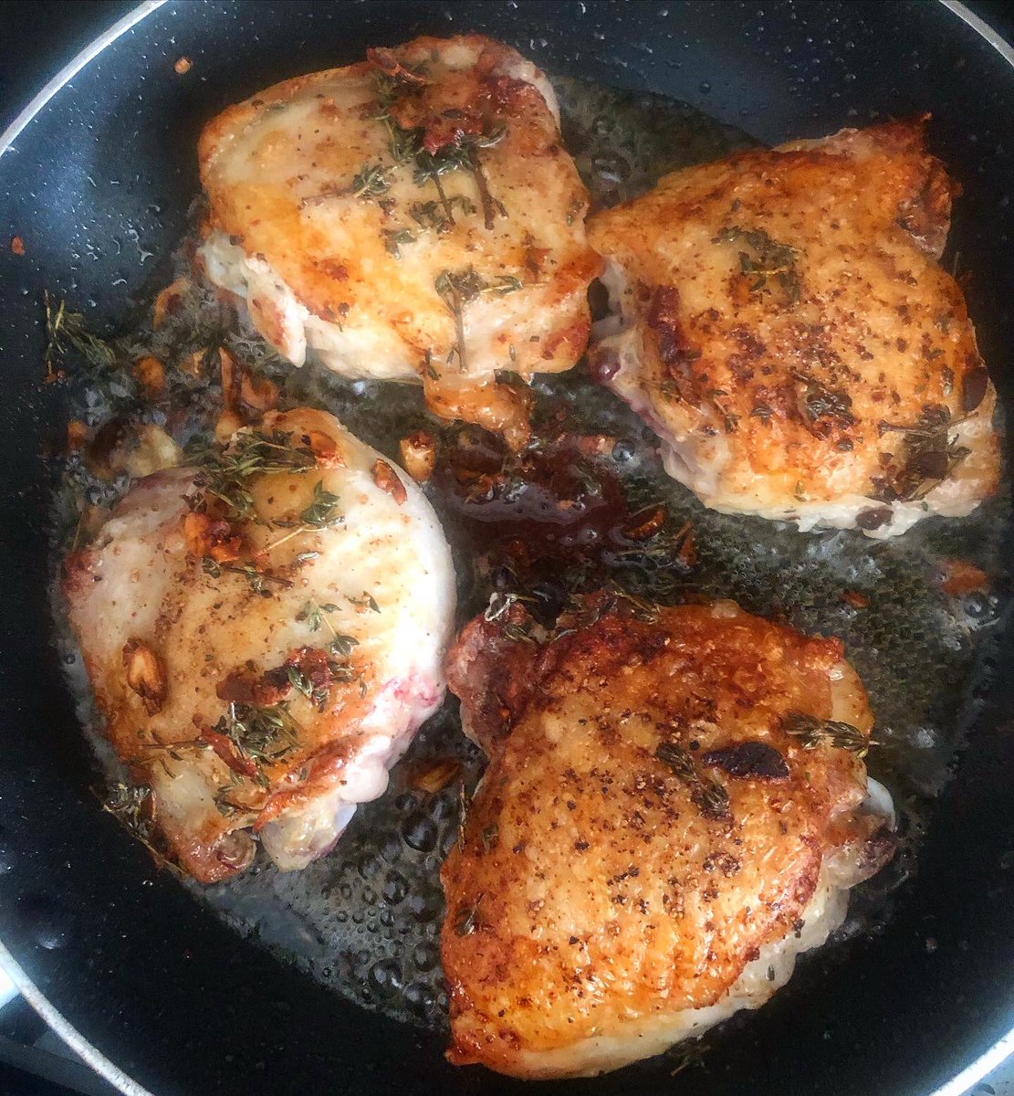 splendorouscel1's tweet photo. Usually when I want a treat I reach for sweets, but sometimes I just want lots of butter ๐ง ๐
#butter #cookingwithbutter #chickenthighs #chicken #eggplant #friedeggplant #dinnertime #whatsfordinner #glutenfreecooking #glutenfreefood https://t.co/bWxgPbxMEB