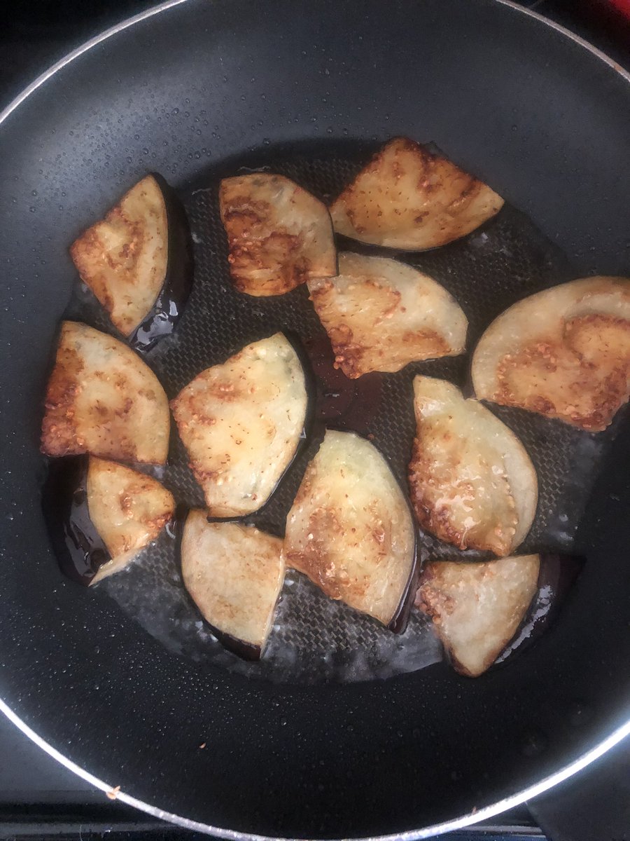 splendorouscel1's tweet photo. Usually when I want a treat I reach for sweets, but sometimes I just want lots of butter ๐ง ๐
#butter #cookingwithbutter #chickenthighs #chicken #eggplant #friedeggplant #dinnertime #whatsfordinner #glutenfreecooking #glutenfreefood https://t.co/bWxgPbxMEB