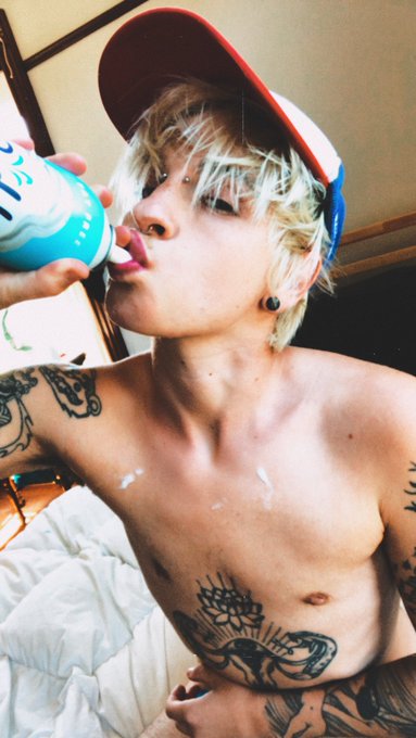 1 pic. RT if you like sucking on sweets as much as I do ??? https://t.co/rdJYbXs8Ul