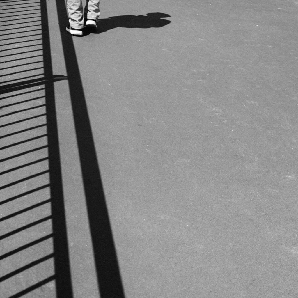 Along the bars—
.
.
.
.
.
#capturestreets #artofart #peraphotogallery #rayoflight #blackandwhite #streetphotographer #soulofstreet #zonestreet #35mmstreetphotography #life #contemporaryart #friendsinstreets #streets_storytelling #lightandshadow #lenscult… instagr.am/p/CDUMxYFJ6Vu/