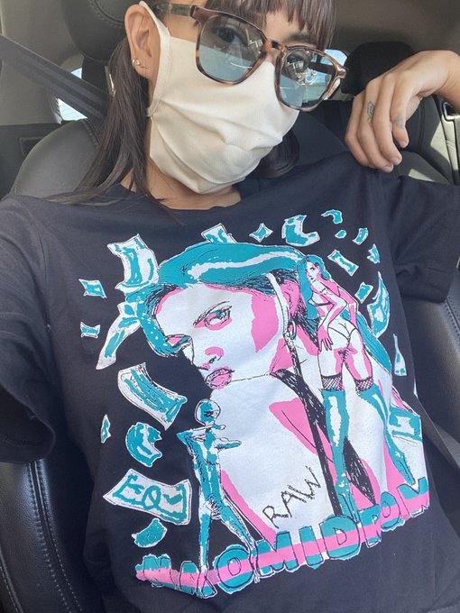 yes i have a naomidrome shirt are u as cool as me? idk luv u @gayh0rney https://t.co/4BwiVjQRRw