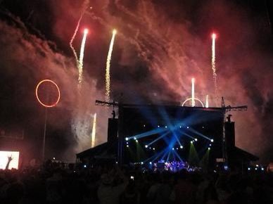 JVPehrson's tweet photo. That time Furthur played MCU Ballpark at #ConeyIsland, and they shot off fireworks as we left the stage. ☄️💥 Who was there?
@furthurband #furthur #GratefulDead #GDFam #Brooklyn #NYC @BrooklynCyclone #MCUPark https://t.co/7ju2r2SINM