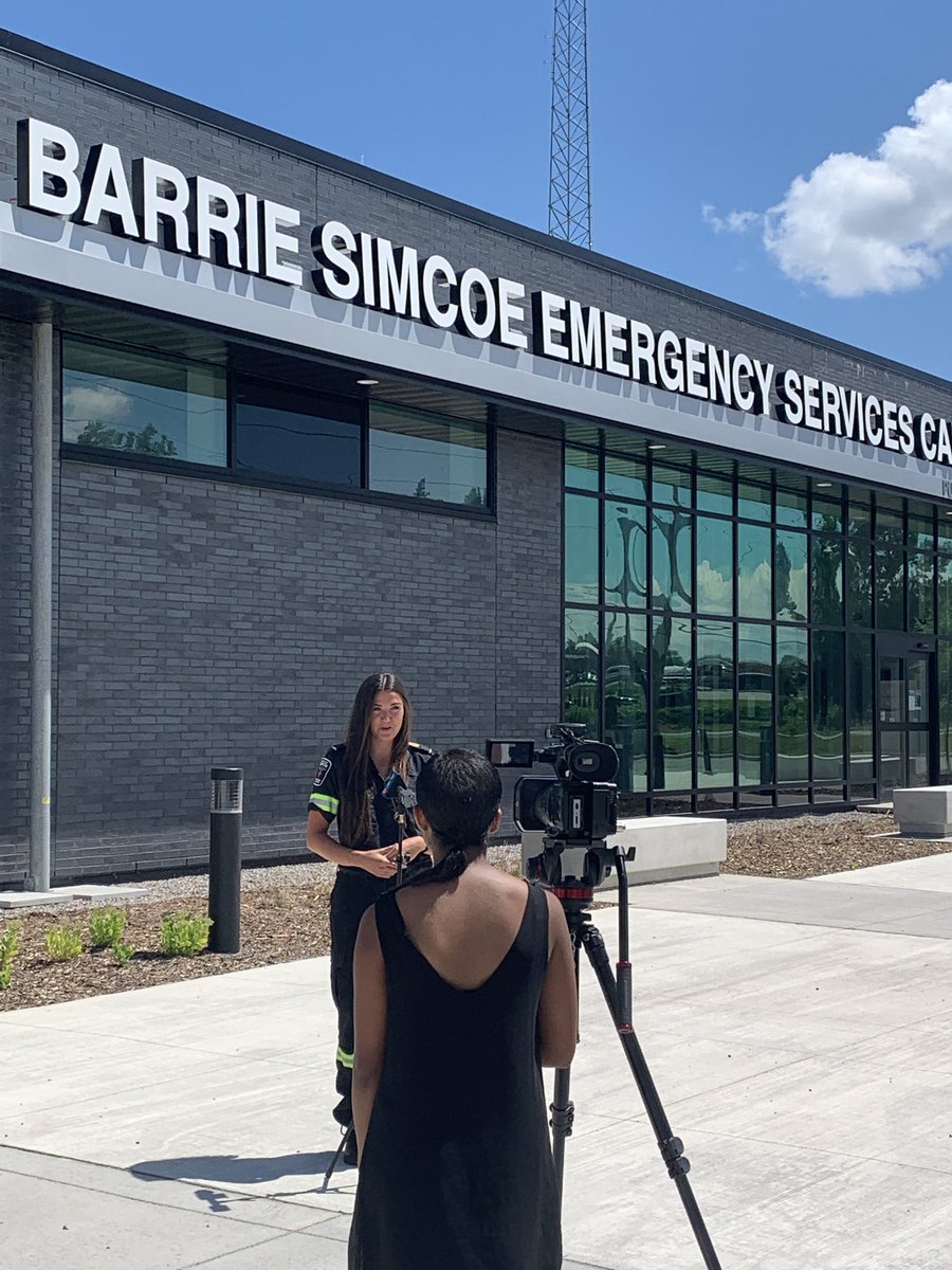 simcoecountyPS's tweet photo. Very proud of #Paramedics Mary and Katelyn who met with @CTVBarrieNews today to tell their story about an interesting rescue a couple of days ago. Tune in at 6pm to learn more about their story! #rescue #animalrescue #Heroes #careforeveryone #BSESC https://t.co/0L4ORyEDEA