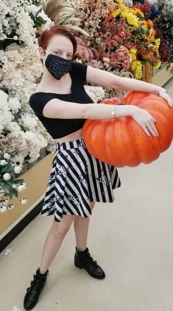 selene_le_BAMF's tweet photo. When it's almost the spookiest time of the year and you're just so excited! 🎃🎃🎃🎃
#gothkid #spookylife #halloween #undercovervampire https://t.co/yRxaYB4HI5