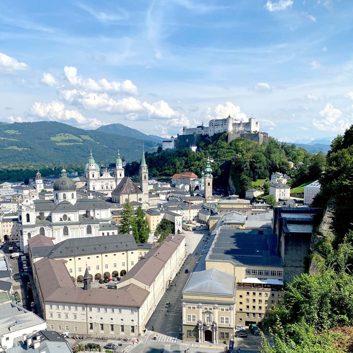 Live, live but slightly delayed or as a stream at home: this Festival summer, there are numerous broadcasts. For an overview, check out this site: salzburgerfestspiele.at/en/broadcasts
📸SF