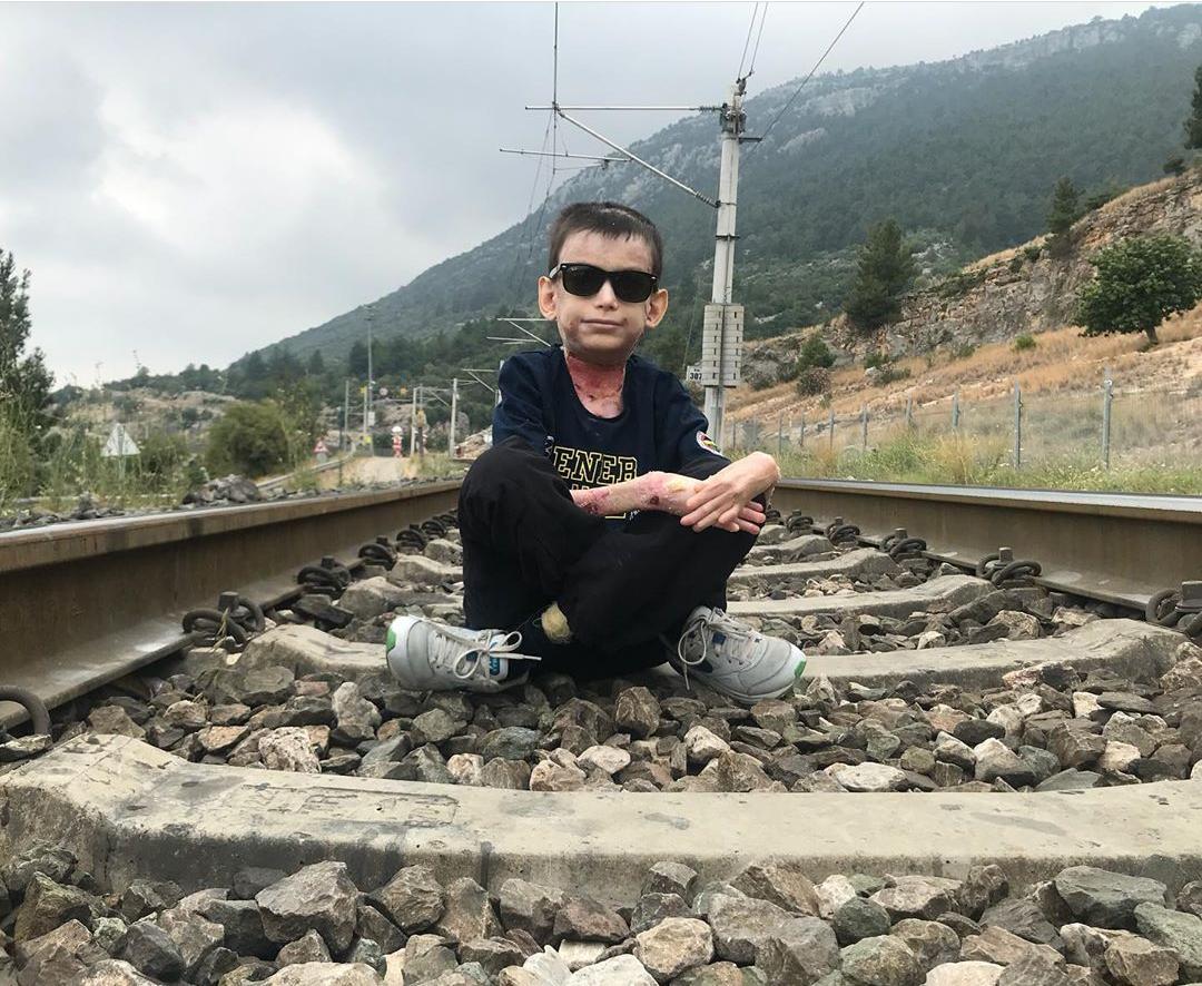Semihcakirbeyy's tweet photo. Haluk abi Yusuf sizin büyük hayranınız Kelebek hastası bir şarkıyla unutamıcağı bir bayram hediye verirmisin @haluklevent @Ahbap_Tarsus @ahbapplatformu https://t.co/s2sMfNg7HW