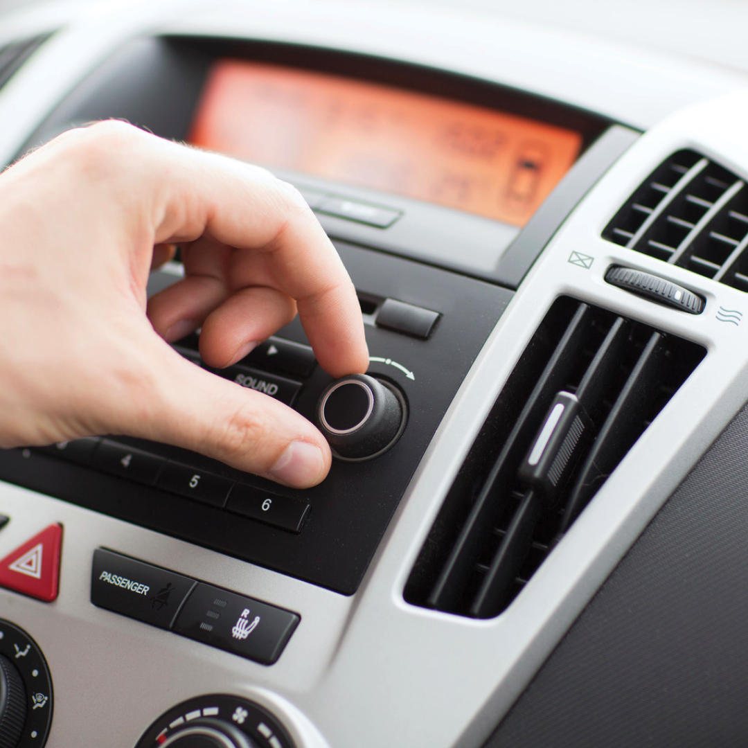 poutinerie's tweet image. Kick-starting the long weekend like...😎☀️🍟#NameThatTune #PoutineGames