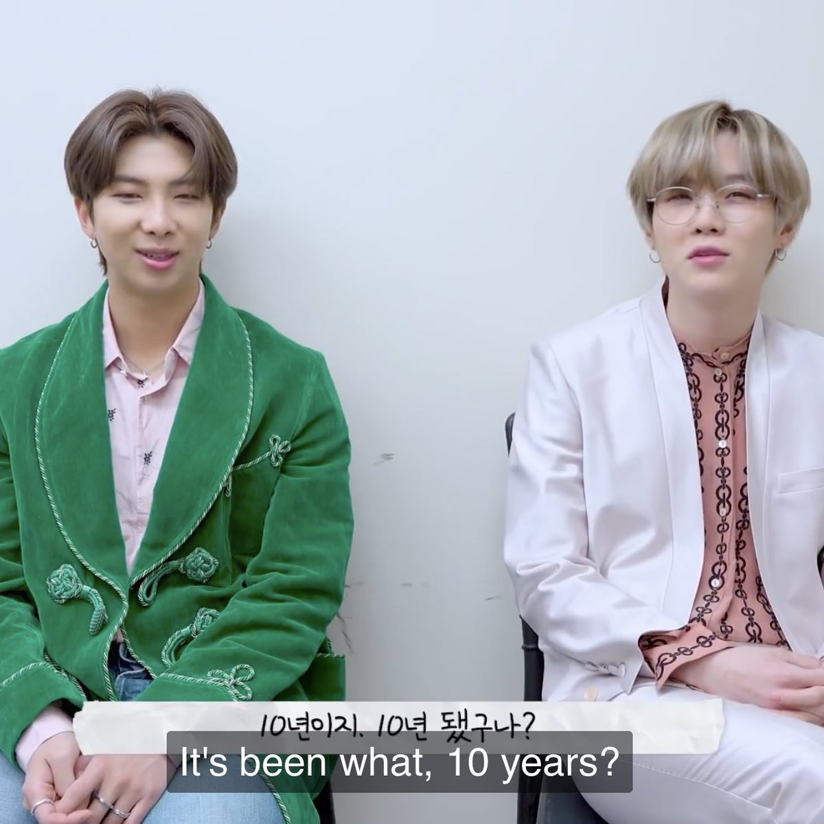 fragmentidea's tweet photo. 11pm, falling asleep, eyes pop open, and my mind goes here. Namgi would totally be ones to celebrate their #tinfinity anniversary just like Nick and Schmidt. @bts_twt https://t.co/1xLFRjHq0H
