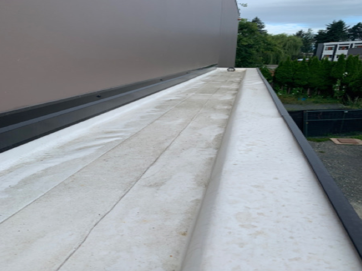 timkikot's tweet photo. An awesome install by JR Roofing in Chilliwack, BC. Another @durolast roof in the valley! 
#FridayFeeling #BCDay https://t.co/kvqFBsOKWm