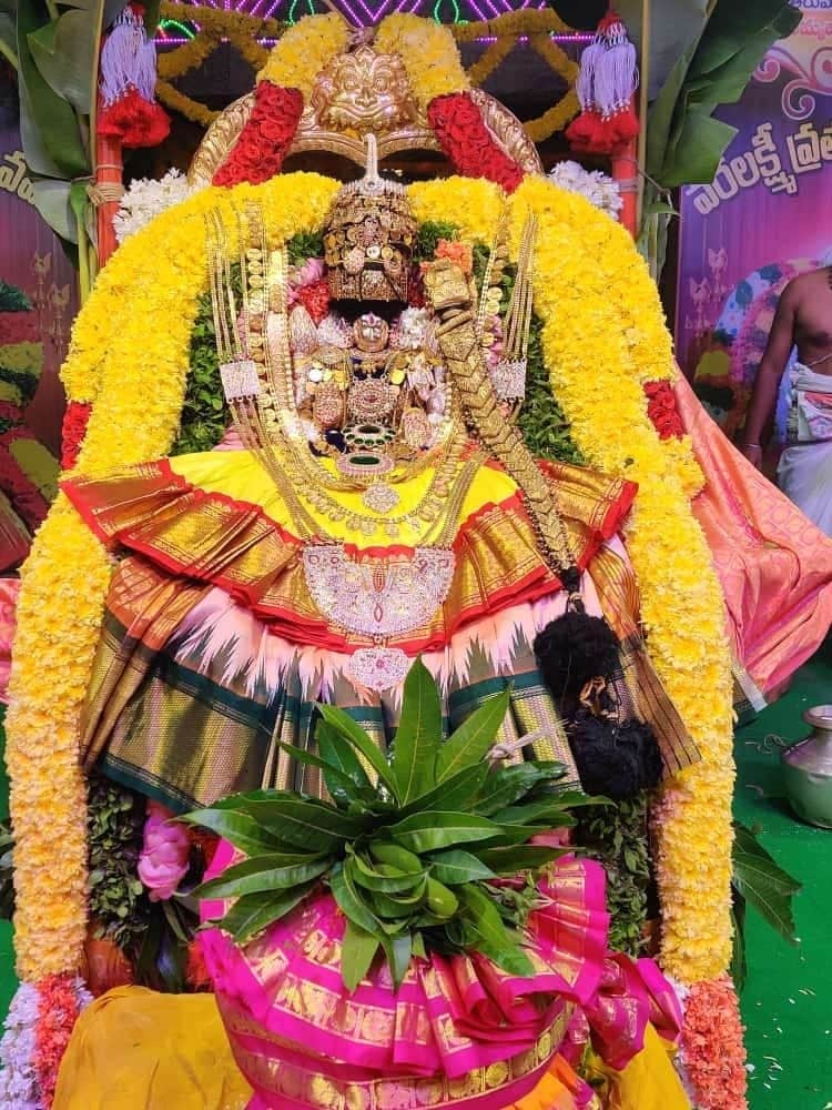GoTirupati's tweet image. Varalakshmi vratham in Thiruchanur..🙏🙏😍

#tirupati #tirumala #tirupathi #tirumalatirupatidevasthanam
#tiruchanoor