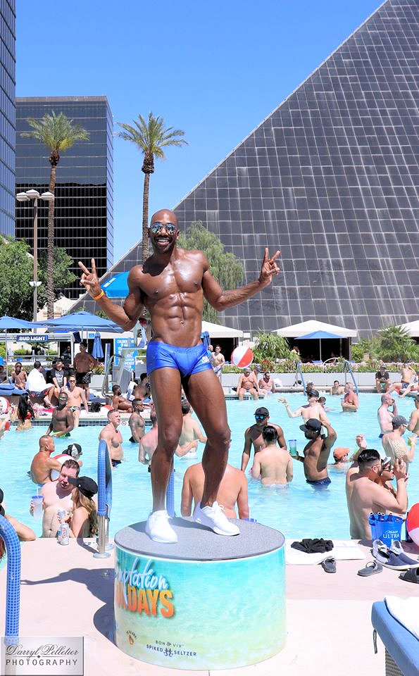 LGBTPhotoGuy's tweet photo. Who else loves the #Luxor hotels' pool? Especially when there's a #gogostud dancing for #temptationSundays #gayswimparty #gayswim #gayparty #gayvegas #gaylasvegas #gaylv #vegaslgbt https://t.co/ojHTPbahLP