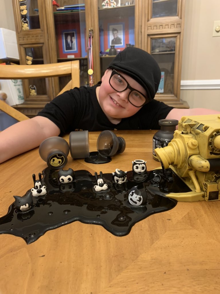 Ready4EddieP's tweet photo. I finally have the whole ink heads collection! I have so much fun with my #BATIM slime and ink machine from @JoeyDrewSTU. #sosatisfying https://t.co/eoY0FLUYSJ