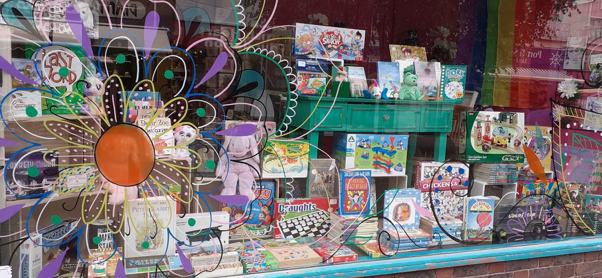 EastbourneSTW's tweet photo. Childrens games, books and puzzles🧩 a plenty at our Terminus Road shop🧸
Lots of summer fun to be had 🌞
@StWilfFurniture @StWilfridRetail #summerholidays #Eastbourne #localhospice #charityretail @charityshopvm @CharityRetail https://t.co/wcFyyJkz6S