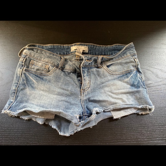 SSqueekie's tweet photo. So good I had to share! Check out all the items I'm loving on @Poshmarkapp #poshmark #fashion #style #shopmycloset #hm #forever21 #merkury: https://t.co/g9Gy3yPLmV https://t.co/BNfYtmedmP
