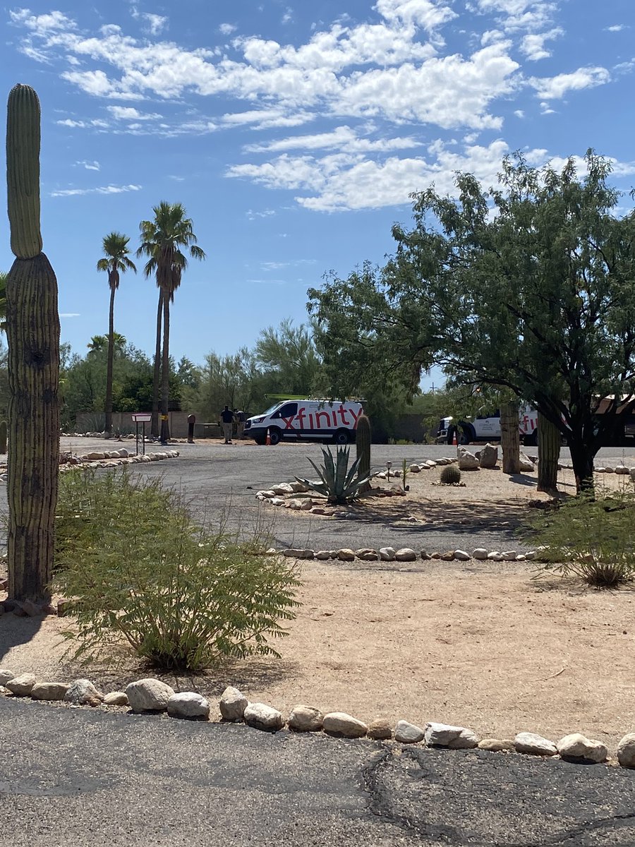 roxieroad's tweet image. In the middle of a presenting a major proposal today and @Xfinity cut off our internet. No notice, no knock on the door, no phone call. Do you realize people are working from home? #unacceptable #XFINITY #dobetter #thiscouldcostme