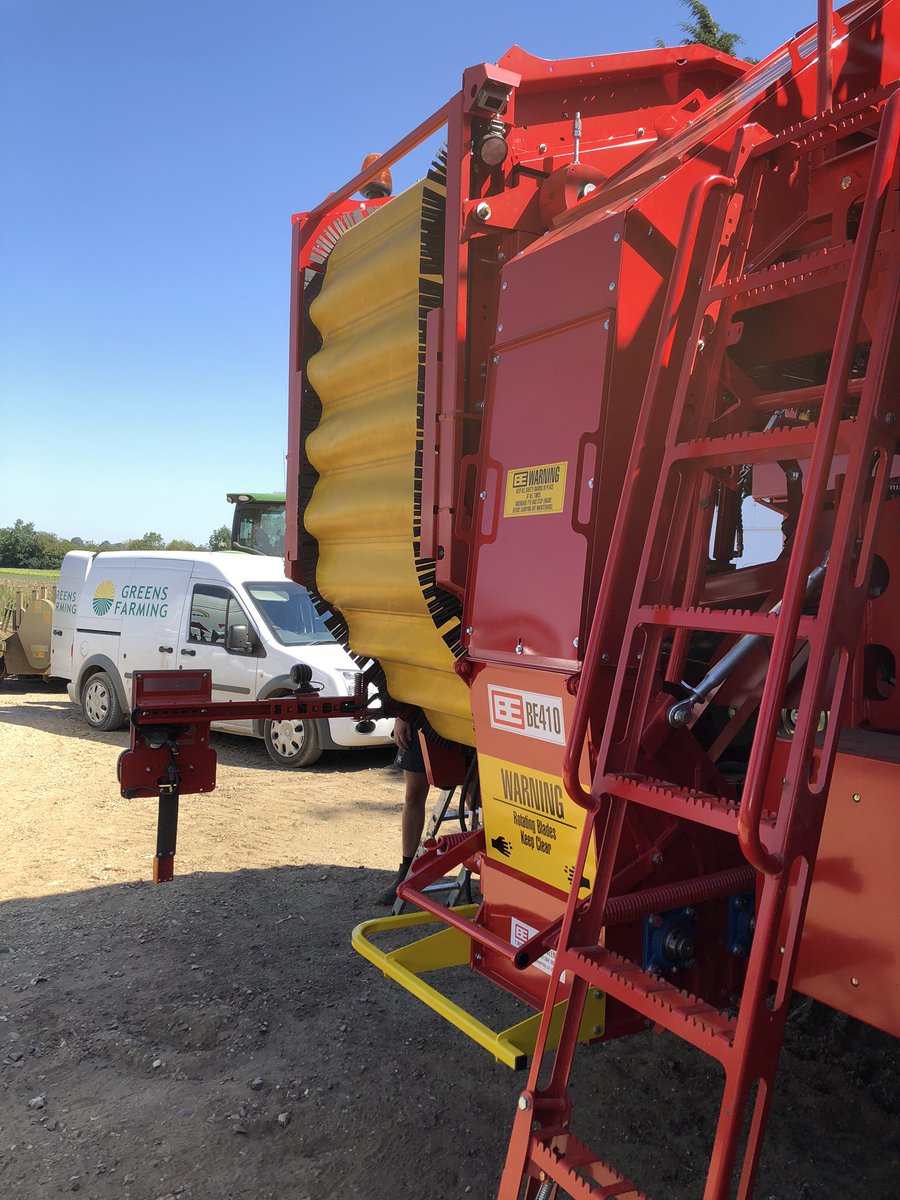 rwlservices's tweet image. Next 2 Crushers done and dusted today!! Well done Trev, Dave and Lenny - battling the 30deg heat today - and me of course! Job very well done!! @GrimmeUK @SPPotatoes #byeengineering
