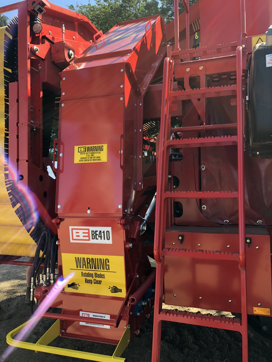 rwlservices's tweet image. Next 2 Crushers done and dusted today!! Well done Trev, Dave and Lenny - battling the 30deg heat today - and me of course! Job very well done!! @GrimmeUK @SPPotatoes #byeengineering