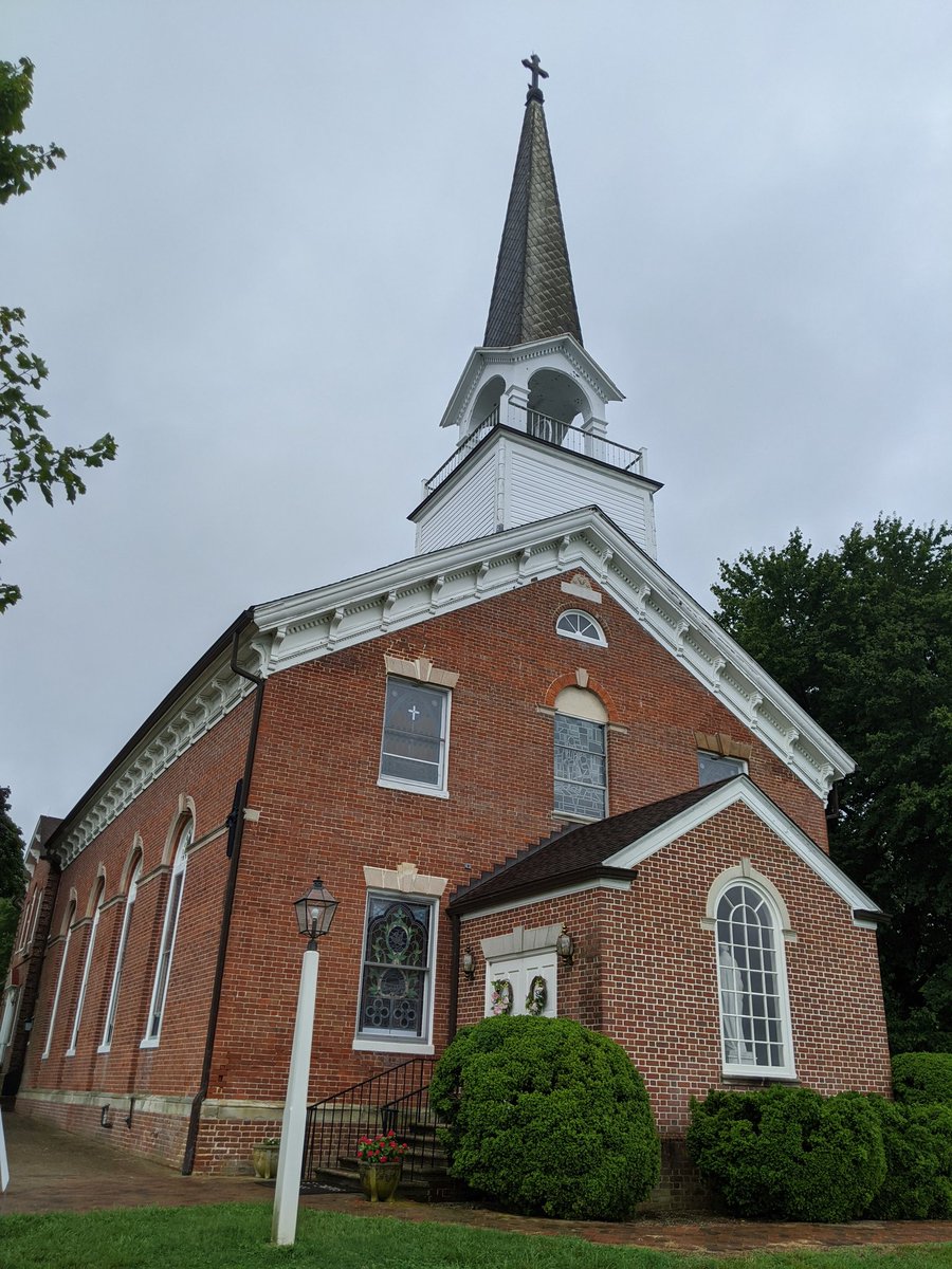 Arrived at St Ignatius at Chapel Point, oldest continually running parish in the United States, founded by Fr Andrew White, SJ. It's where I celebrated my First Mass of Thanksgiving. The painting above the high altar is of the Vision of St Ignatius at La Storta.