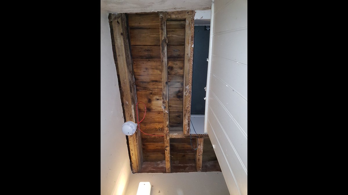 ez77777777's tweet photo. Shows the leadwork was never up to scratch more likely high winds sun etc has cause water ingress but landmarks high standards are no match for the most highest position for miles around. #craftsteam #bookings #fundraisers https://t.co/Z0Sv7USi9t