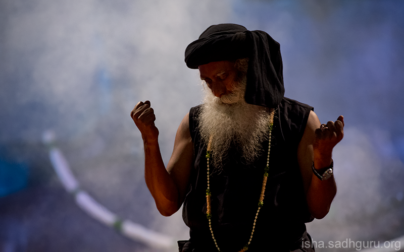 ishafoundation's tweet photo. If you gain enough mastery over yourself and determine the nature of your experience of life, you can also largely determine when and how you shall die. #SadhguruQuotes https://t.co/NKaTMYALZj