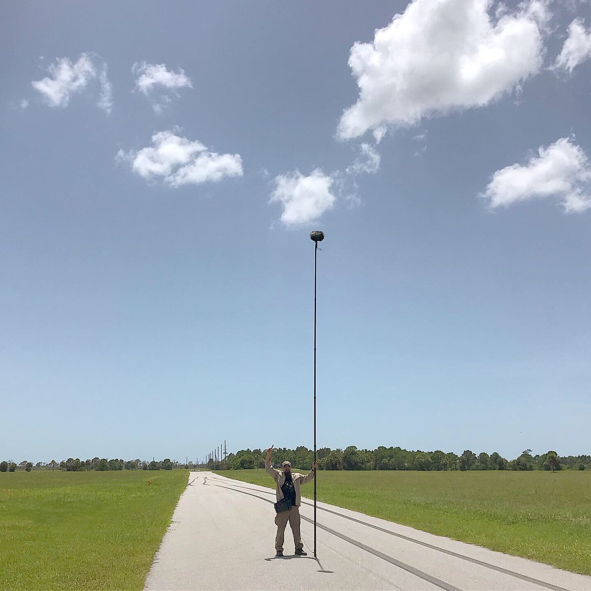 watsonwu's tweet image. Me with new 20 foot boom pole by K-Tek!! 😎🔊👍🏻
.
This model “KP20CCR “ bad boy at collapsed position is only 58” long (only 3.4 pounds)!! 😀😀
I’m 6’ 1”
.
#KP20CCR #ktek #ktekstingray #ktekkp20ccr #boompole #gameaudio #gamesound #audioforgames #audioforfilm #audiopost