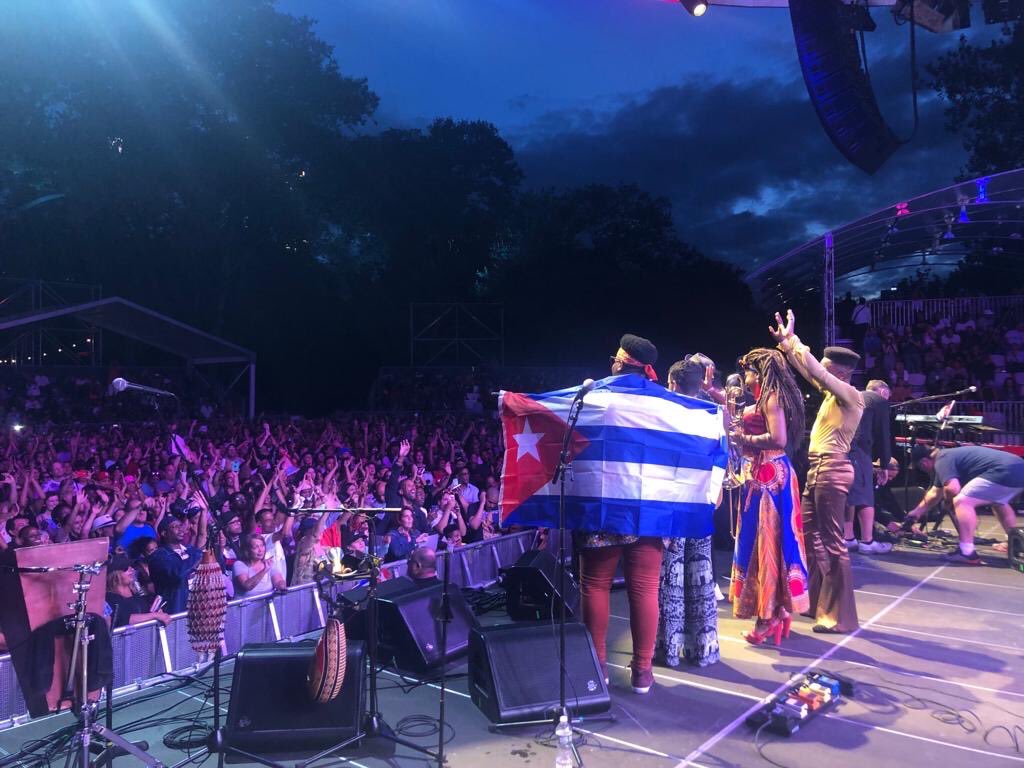 CimafunkOficial's tweet photo. Otra de la serie: #missingtheroad :
Funky desde @summerstage 🔥
_____________________________
📷 by: @collinlaverty11 
#cimafunk #afrocubanfunk #cimafunkenlacasa #estoesloquehay https://t.co/Wi9gsdrwvF