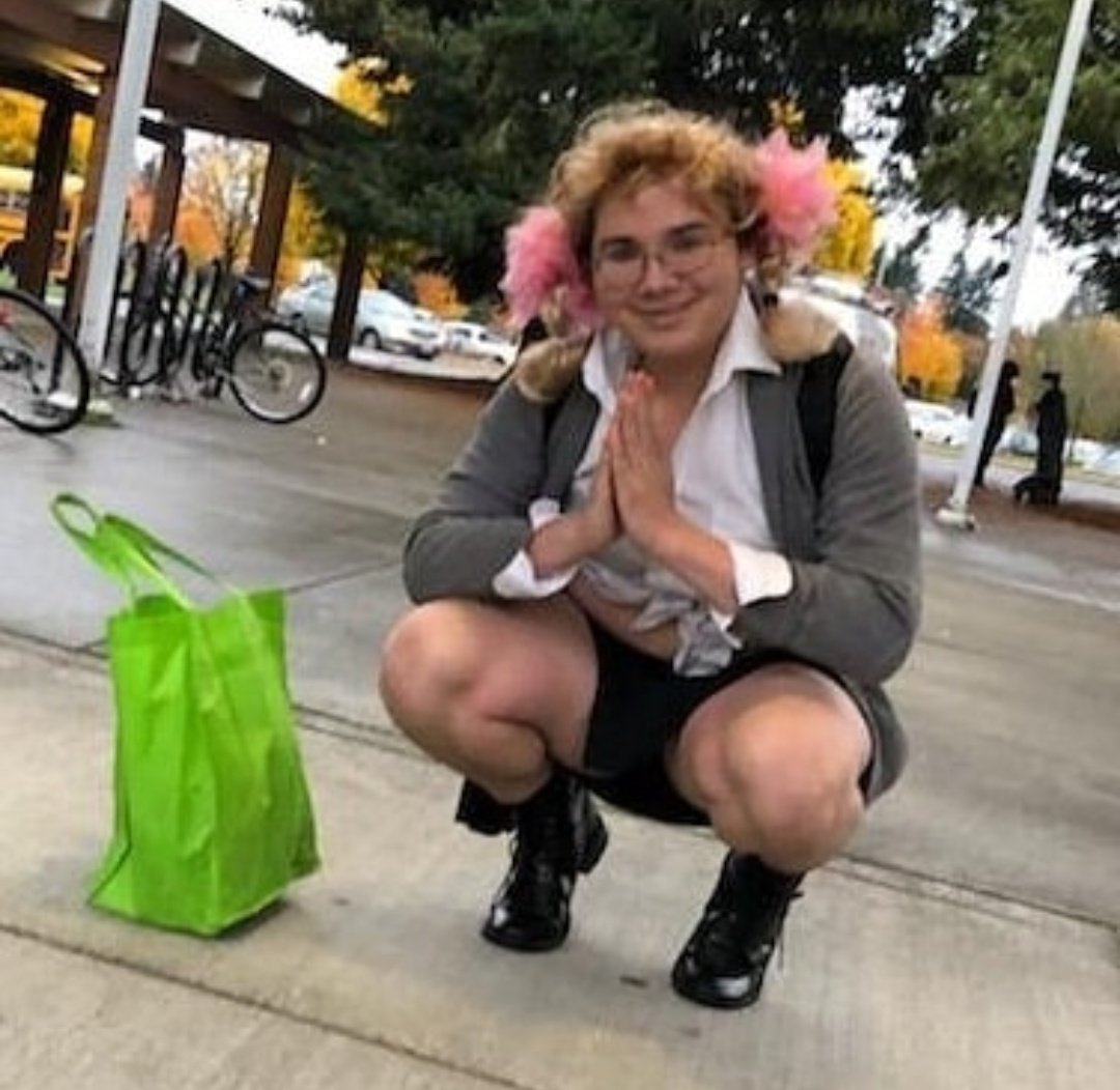 Gil48574945's tweet photo. @hoeminsupreme I pass out condoms in my school's hallway, while dress up as school girl Brittney spears, my school dress coded me and "explain" how I'm only Supporting the gay stereotype https://t.co/qk9OfXdWZ0