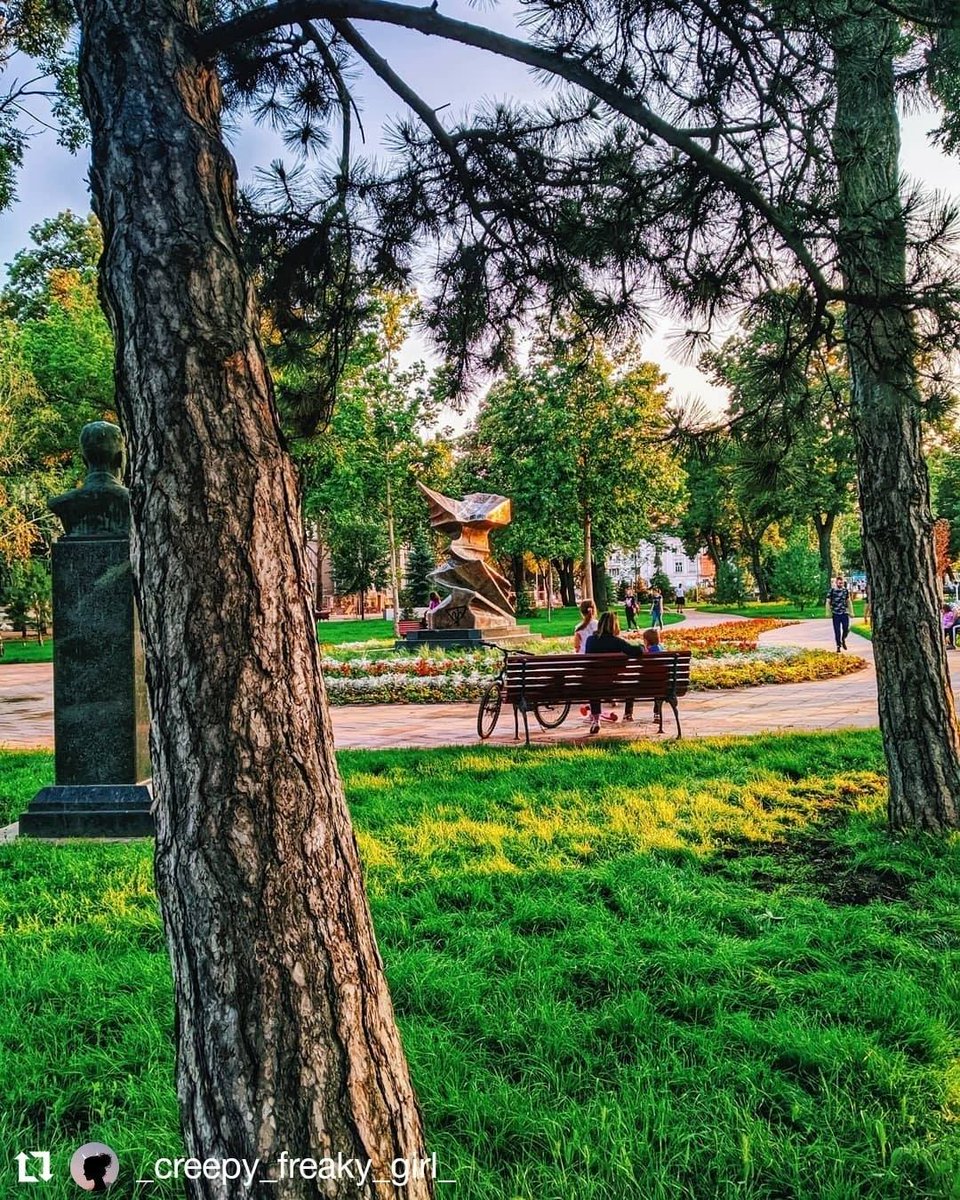 Stara dama u novom ruhu, spomenici herojima NOB u Nišu. #wwiihistory
. 
wheretoserbia.com/okolina-nisa/t…
. 
#wheretoserbia #spomenik #niš #srbija🇷🇸 #gradnis #izletisrbija #mybestcityshots #awesomeglobe #сербия #путешествие #travephotography #urbanexplore #slikesrbije #turizamsrbija