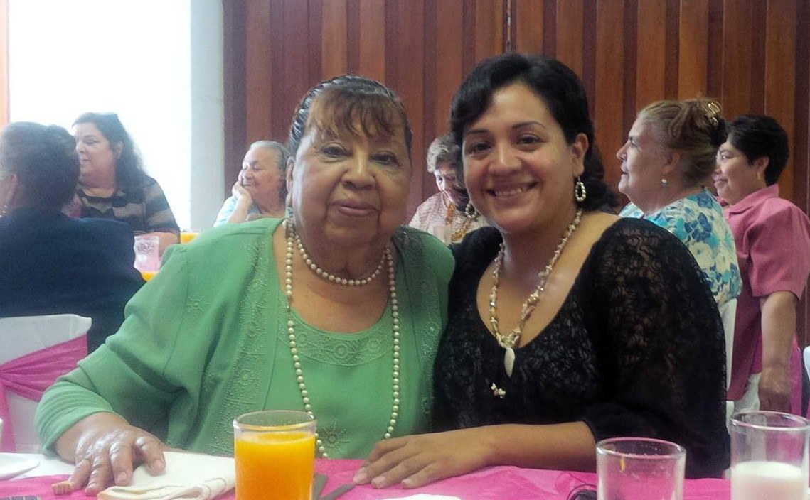 magaly2017's tweet photo. Ella es la maestra Gloria Loera, una mujer de lucha en Nayarit, desde siempre la recuerdo trabajando por el PRI #Equipo22 @onmprinacional @cigmapucjc  @GiselaRubach @MonseArcosV #TepicFuerteyConGanas https://t.co/MSxjrjbzut