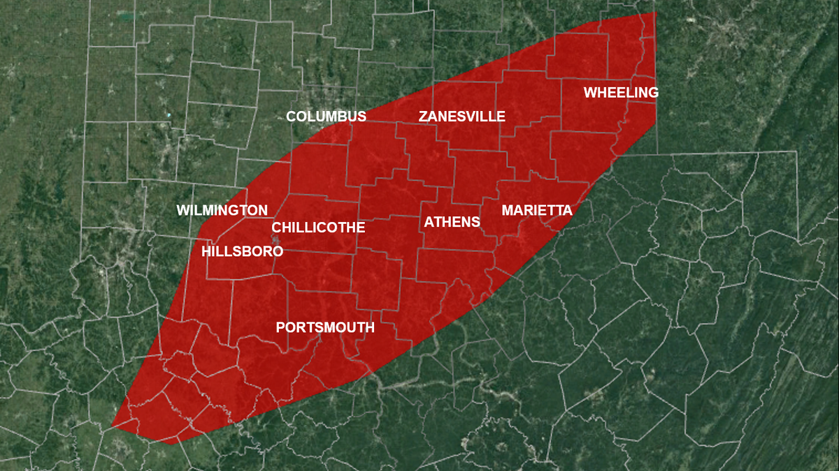 A few short-lived tornadoes will be possible tomorrow in the slight risk. The area of highest tornado probability (my thinking) will be mainly S of I-70, & E of I-71 & US-62 (red area). This doesn't mean tornadoes WILL happen, but best parameters are in place there  #ohwx (4/10)