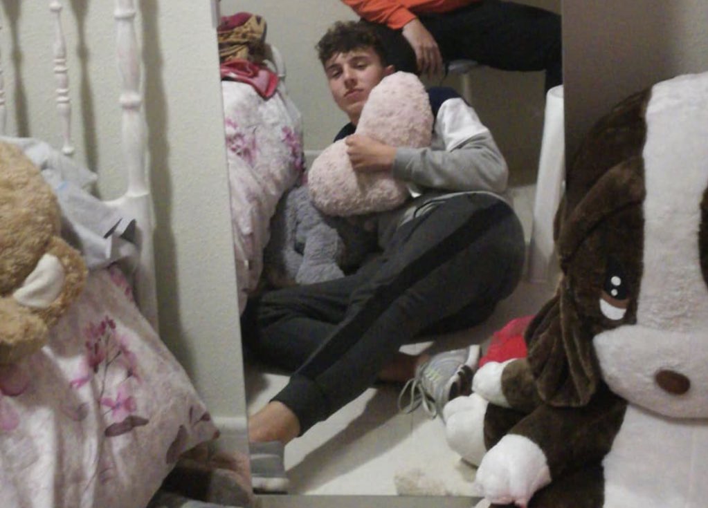 Renovación! 
Otro que el año que viene no se marcha, renovamos a nuestro centrocampista <a href="/Molero61/">Molero6</a>, al vacunas, al cachimbas como lo queráis llamar pero lo tenemos un año más. Muchas gracias por seguir un año más con nosotros, esta noche estará en el valle pa los aficionados🔥🔥